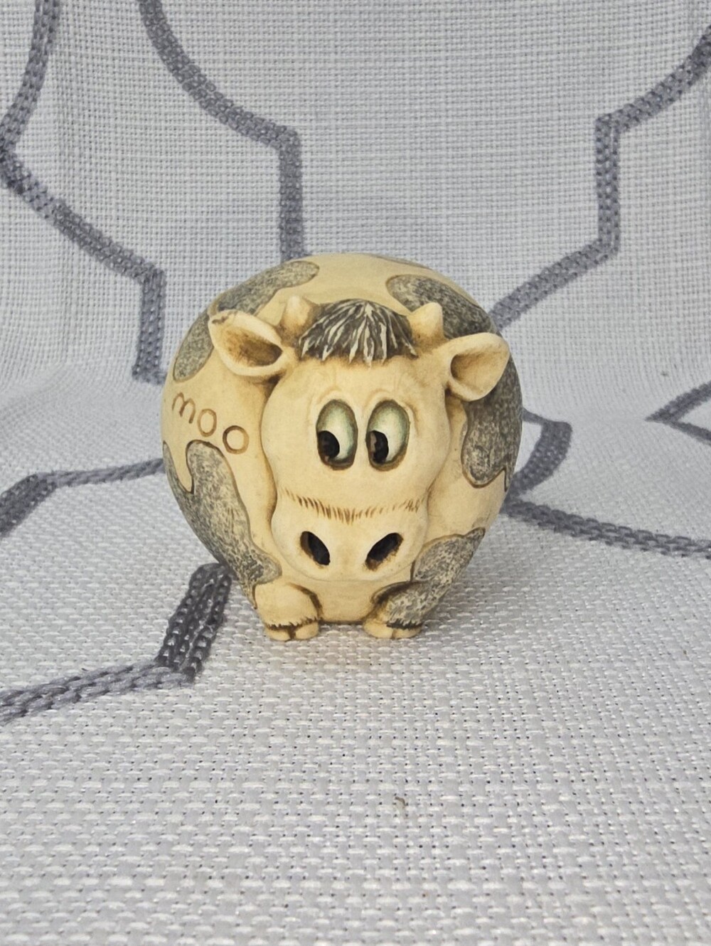 Harmony Kingdom Pot Bellys "The Farmyard Times" Trinket Box Heffie Cow Figurine